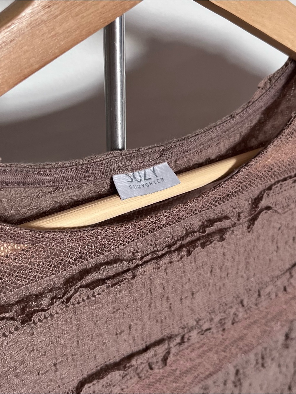 Suzy Shier Textured Short Sleeve Tee in Taupe Brown - Picture 3 of 8